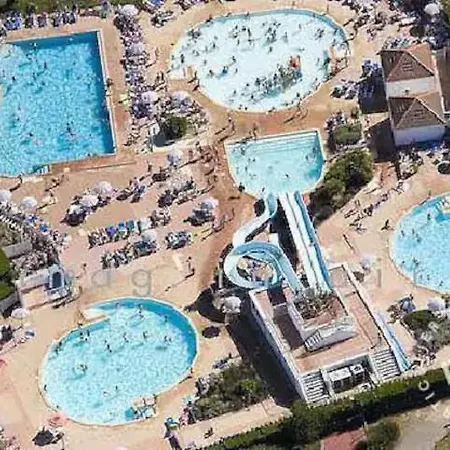 Maison Familiale Dans Avec Piscine Prázdninový dům *