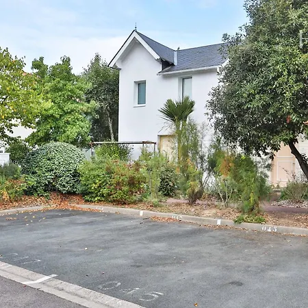 Maison Familiale Dans Avec Piscine *